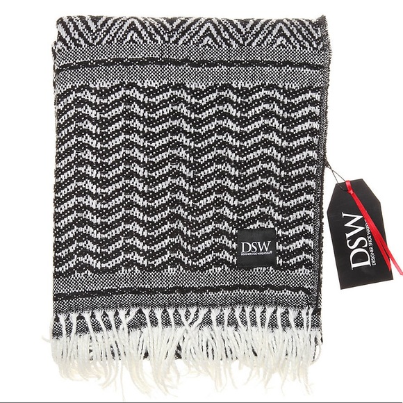 🆕⚫️Geometric Pattern Knit Fringe Throw Blanket BK - Picture 2 of 12